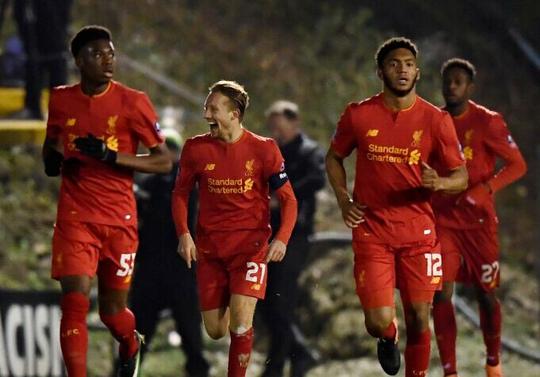 杜兰特长传送助攻 谢泼德飞身双手扣篮