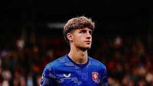 覆雪之上用建筑美学和道德抉择供暖的游戏